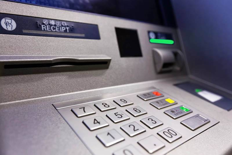 Уфимец снял деньги в банкомате и потерял более 200 тысяч рублей