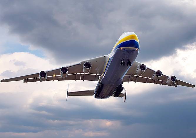 Гигантский Ан-225 улетел из Праги