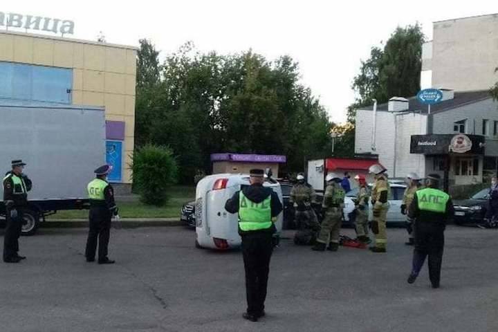 В Татарстане погиб врезавшийся в авто на обочине таксист