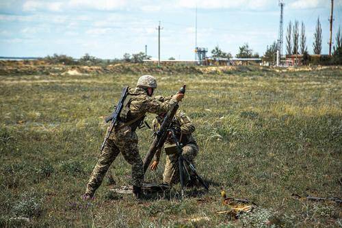 Военные ВСУ выложили видео уничтожения позиции ДНР в промышленной зоне Донбасса