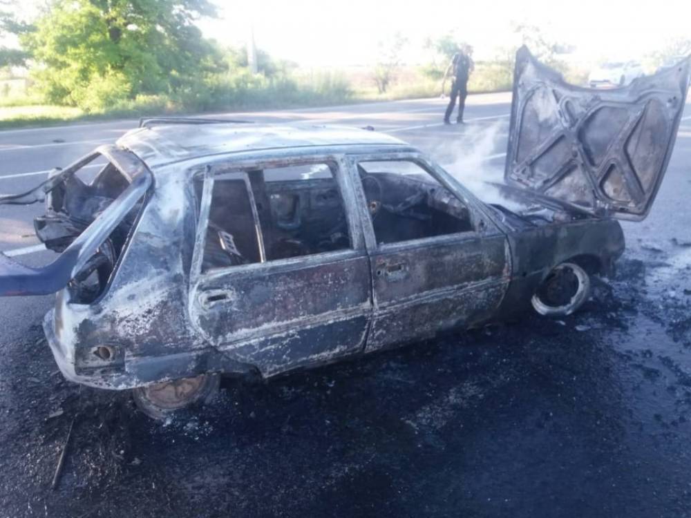 На трассе Одесса-Мелитополь-Новоазовск загорелись 2 автомобиля: погибли 2 человека