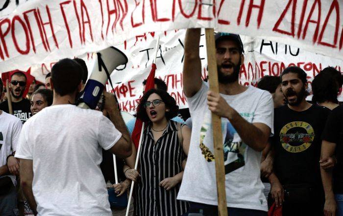 Массовые беспорядки в Афинах из-за закона о демонстрациях. Самые яркие фото