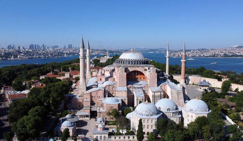 Святая София официально стала мечетью: Эрдоган изменил статус собора