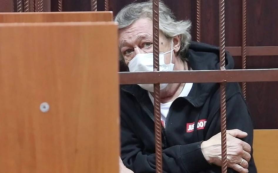 Против адвокатов актера Ефремова и потерпевших открыли дисциплинарное дело