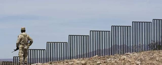 Трамп: на границе США с Мексикой построили стену длиной 400 километров