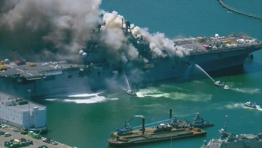 Взрыв и пожар на десантно-штурмовом корабле ВМС США: пострадало более 20 человек