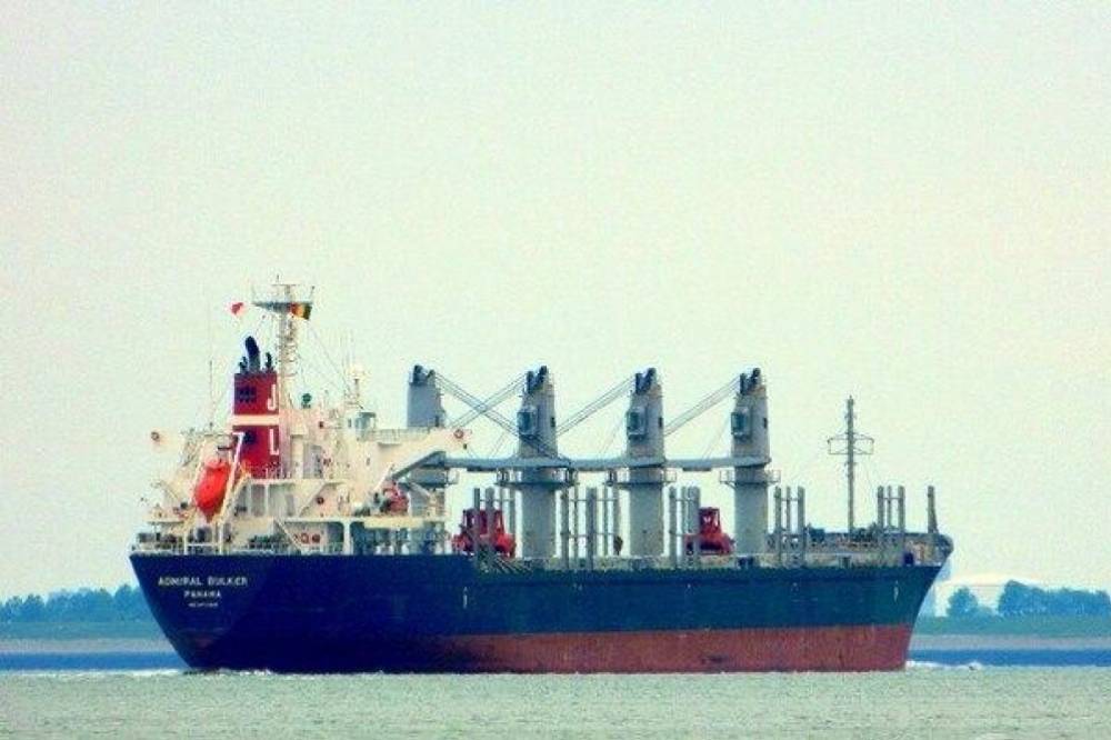 В порту "Южный" стоит судно, на борту которого обнаружили COVID-19