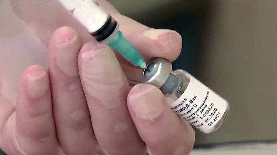 Вирусолог назвал возможное время начала выпуска вакцины от COVID-19 в России
