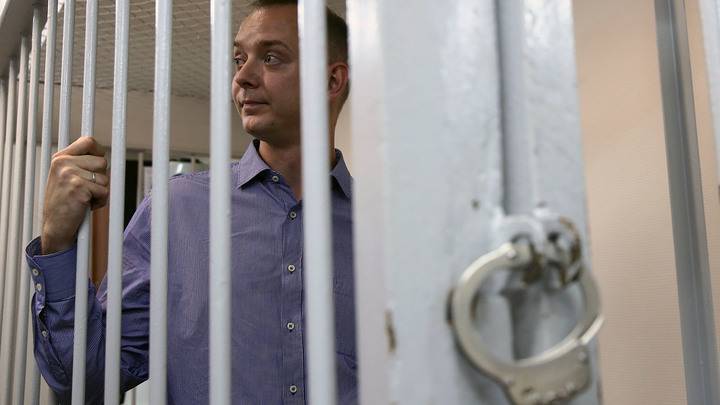ФСБ считает, что Иван Сафронов передавал чехам зашифрованные данные