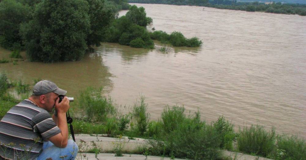 На западе Украины предупреждают о подъеме воды в реках