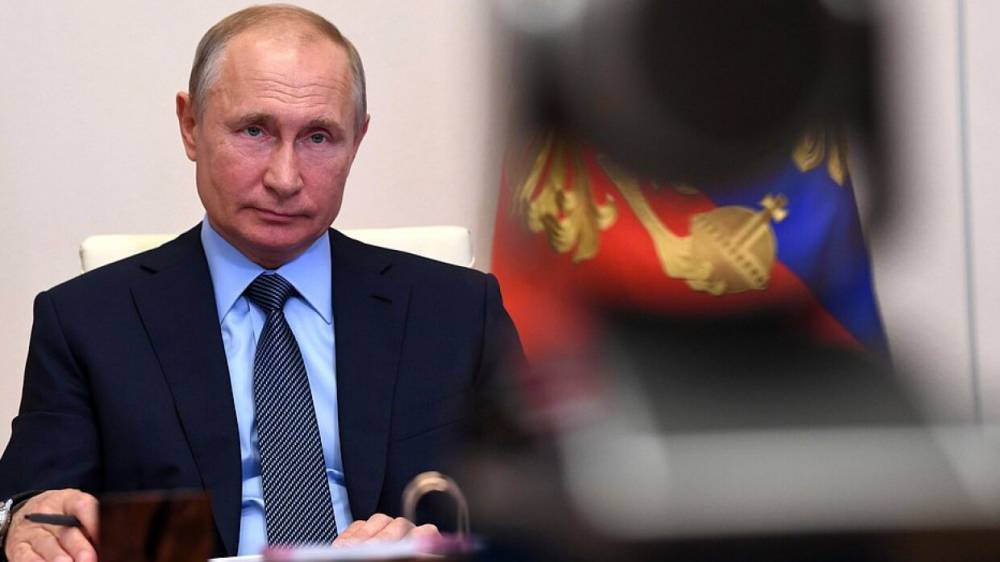 Путин обязал нефтедобытчиков ликвидировать разливы нефти на суше