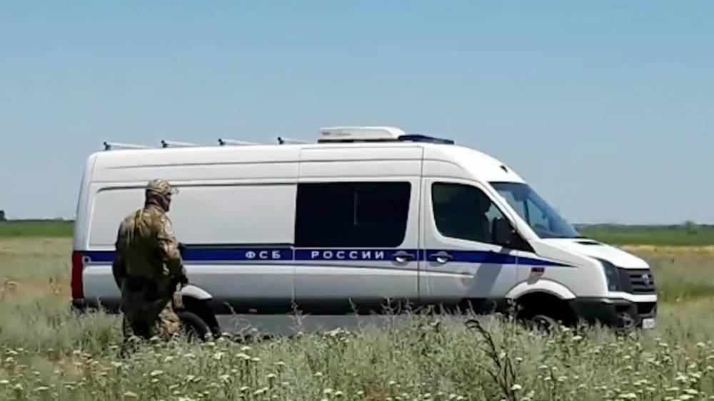 В России мужчина открыл стрельбу по силовикам, ФСБ сообщила о самоподрыве – видео