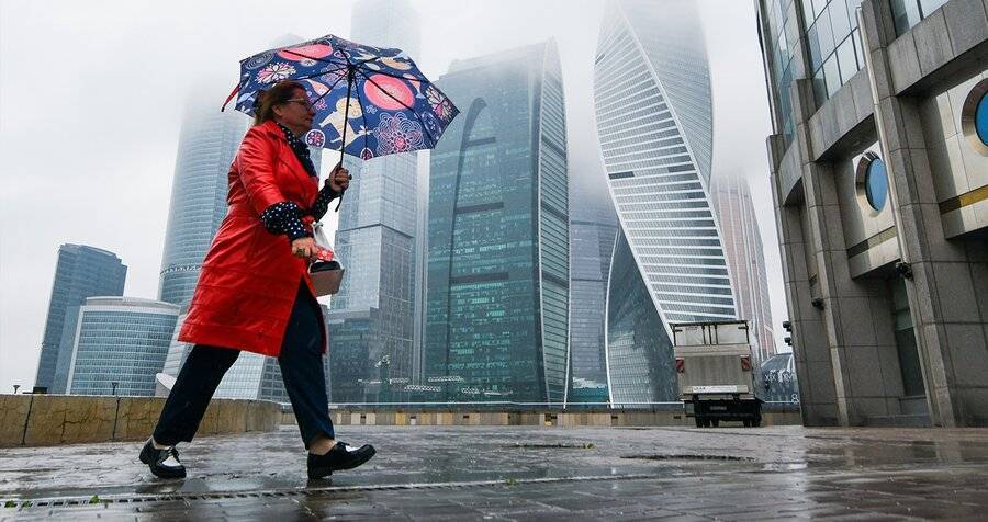 Москвичей предупредили о сильных дождях и грозах во вторник