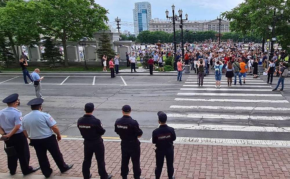 В Хабаровске четвертый день продолжаются протесты, полиция проводит новые задержания