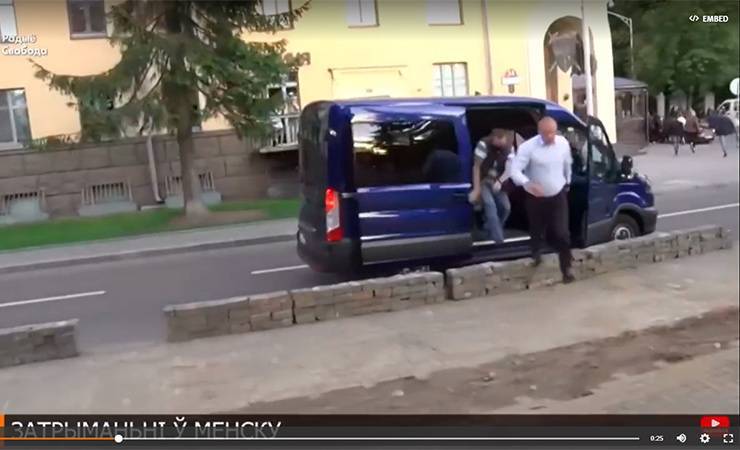 В Минске в прямом эфире задержали журналистов Радио «Свобода» — видеофакт