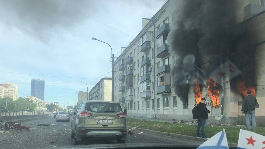 Видео: Взрыв прогремел в здании на юге Петербурга