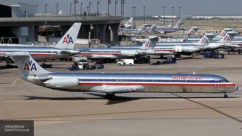 Американка подала в суд на авиакомпанию за обвинения в краже пледа