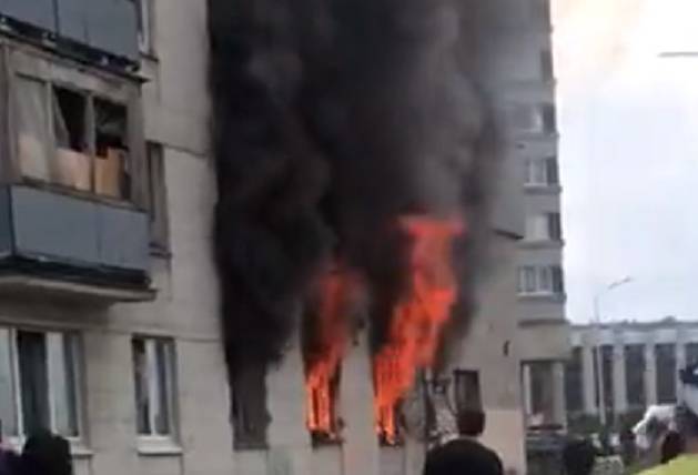 Следователи Петербурга выяснят причины пожара в жилом доме на Краснопутиловской улице