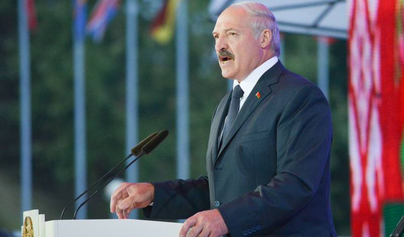 Александр Лукашенко заявил, что не имеет ничего и все еще женат. Хотя это неправда