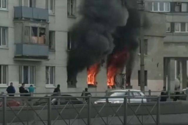 Очевидцы запечатлели последствия взрыва в жилом доме в Петербурге