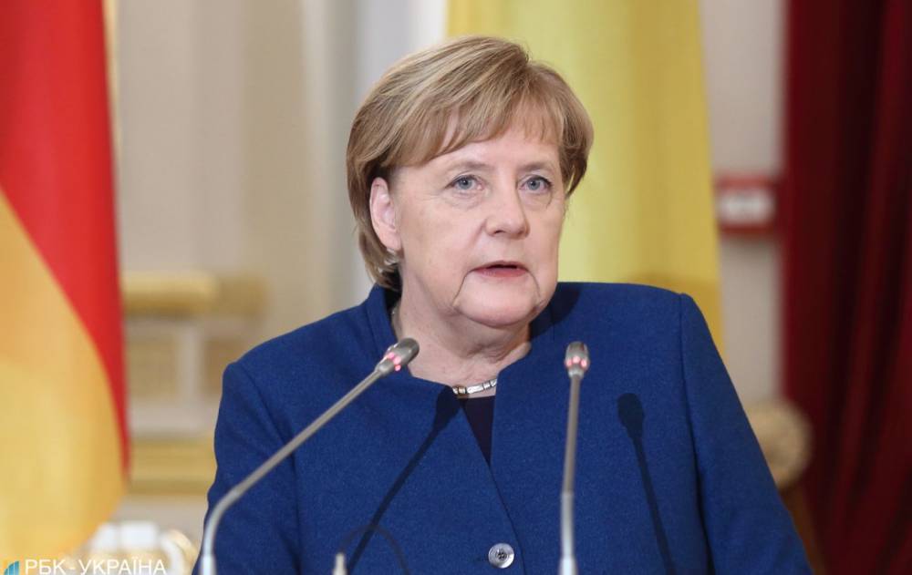 У Путина заявили, что Меркель против пересмотра минских соглашений