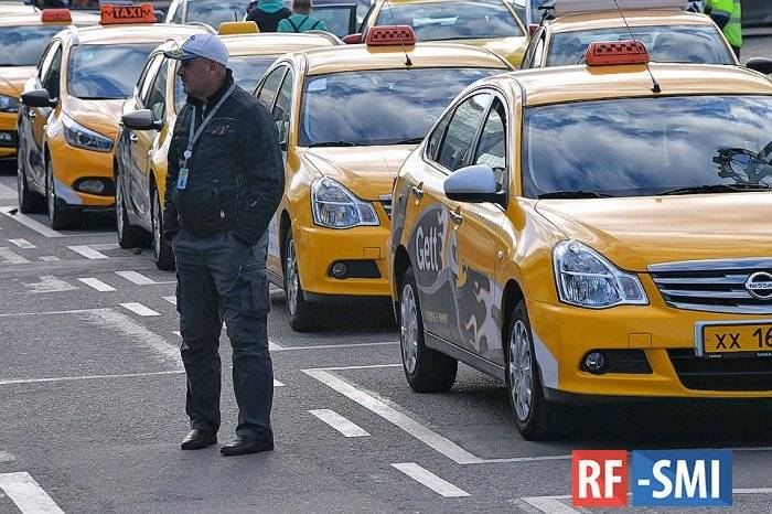 В СФ предложили принять законопроект Турчака о такси