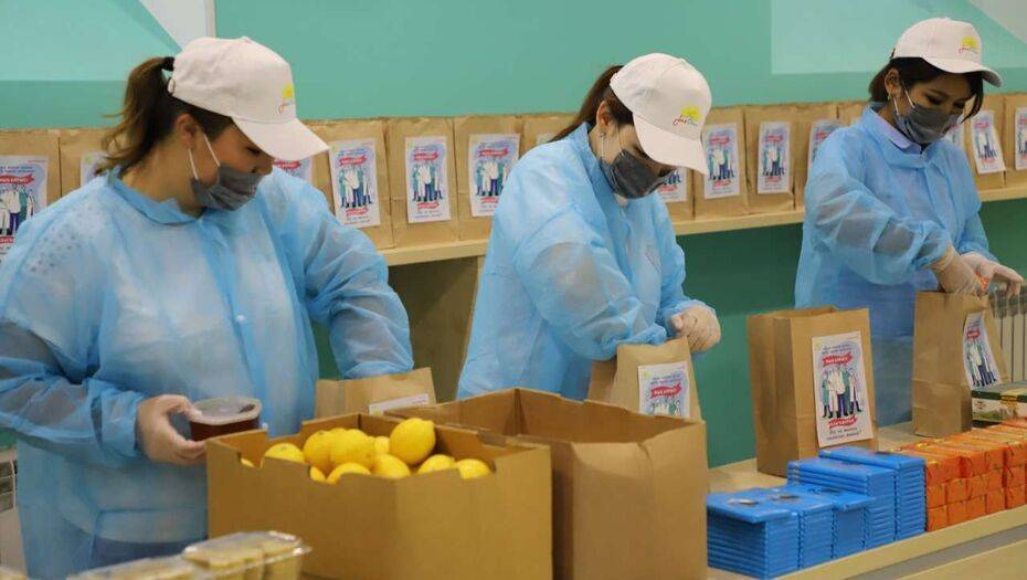 Жасотановцы раздали медикам продукты для укрепления иммунитета в Алматы, Нур-Султане и Талдыкоргане