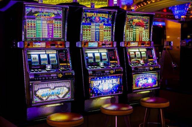 В Петербурге у организатора подпольного казино изъяли 100 игровых автоматов