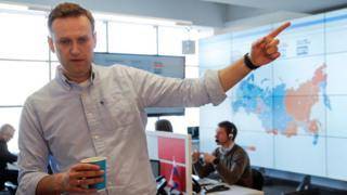 В ФБК и дома у Навального снова обыски. С оппозиционера взяли подписку о невыезде