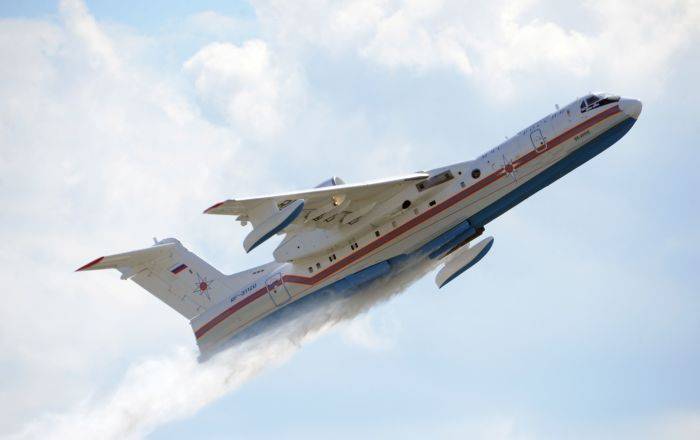 Российский флот получил Бе-200: зачем морякам "летающая лодка"