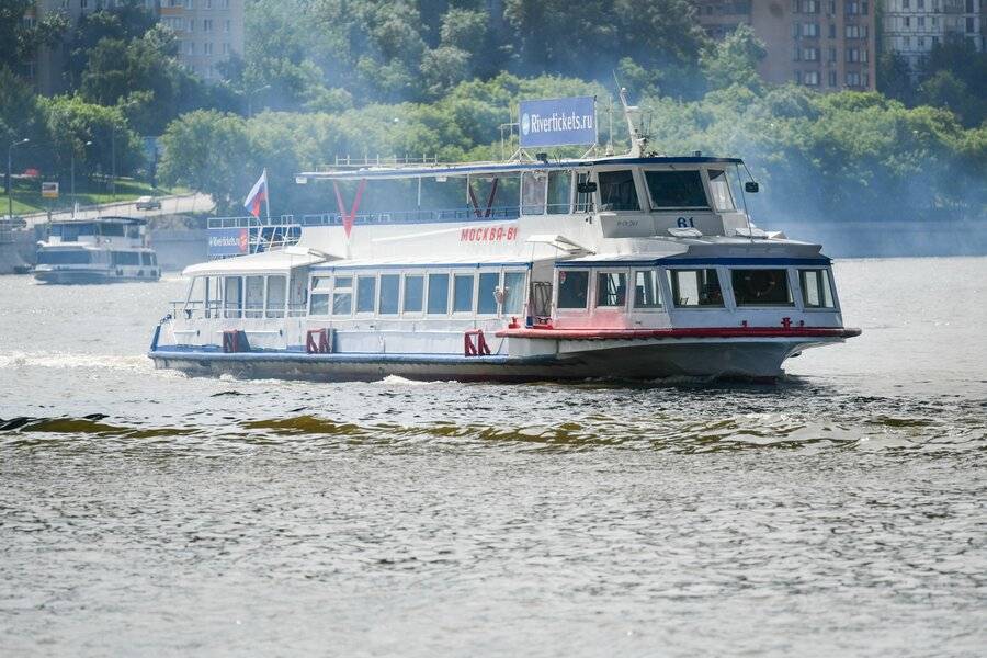 Роспотребнадзор оценил содержание нефтепродуктов в Москве-реке после затопления буксира