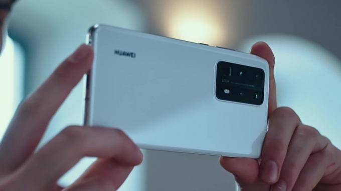 Смартфон Huawei Mate 40 может быть выпущен в двух версиях