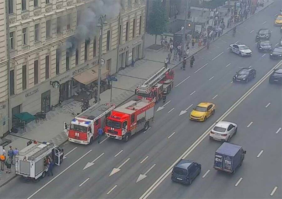 Движение по Тверской улице в центре Москвы ограничено из-за пожара