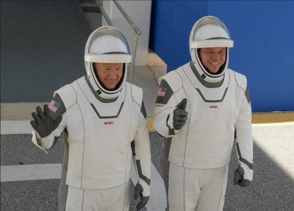 Пусть сначала на Землю вернется: в Роскосмосе усомнились в успехе Crew Dragon