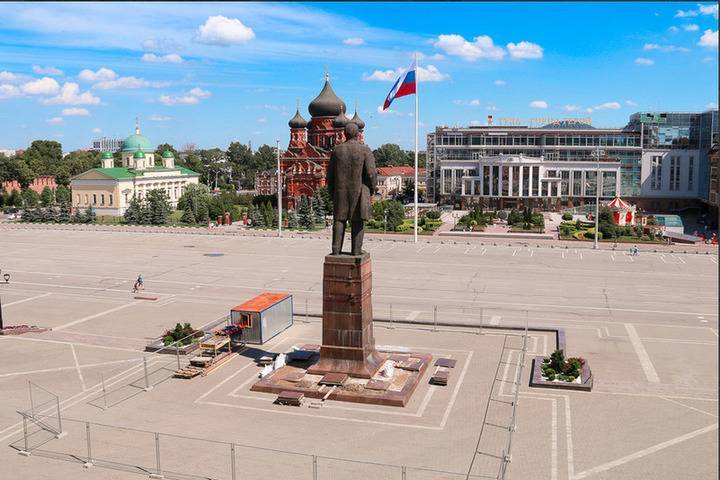 В Туле начали ремонтировать постамент памятника Ленину