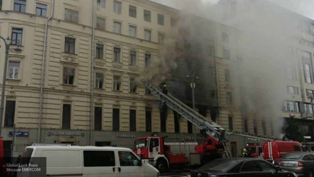Спасатели МЧС полностью ликвидировали пожар на Тверской улице в Москве