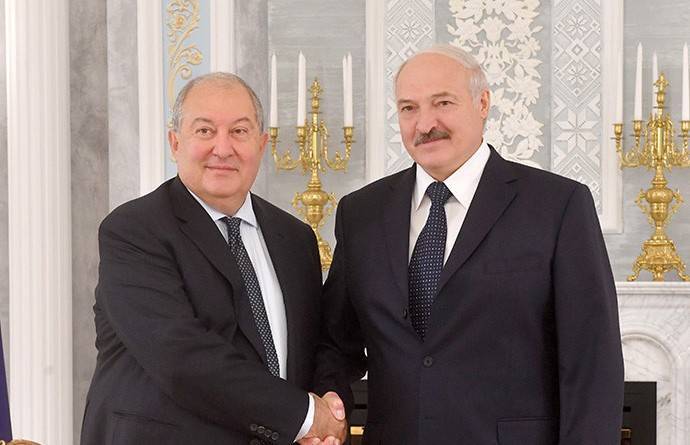Состоялся телефонный разговор Президента Беларуси с Президентом Армении