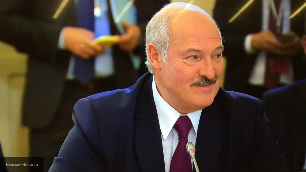 Лукашенко заявил о нежелании Белоруссии "бежать" от России