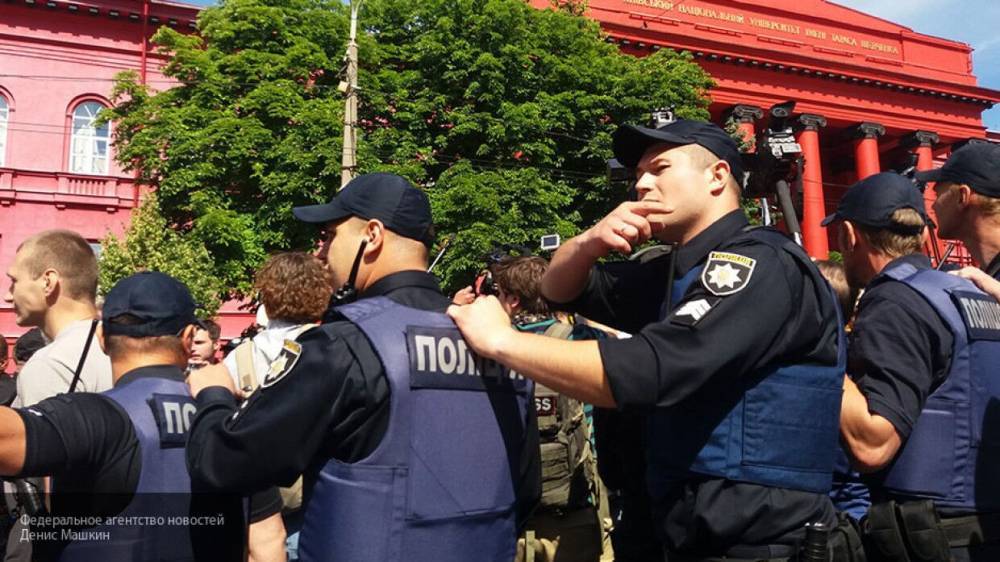 Появилось видео переговоров украинских полицейских с мужчиной, захватившим автобус в Луцке