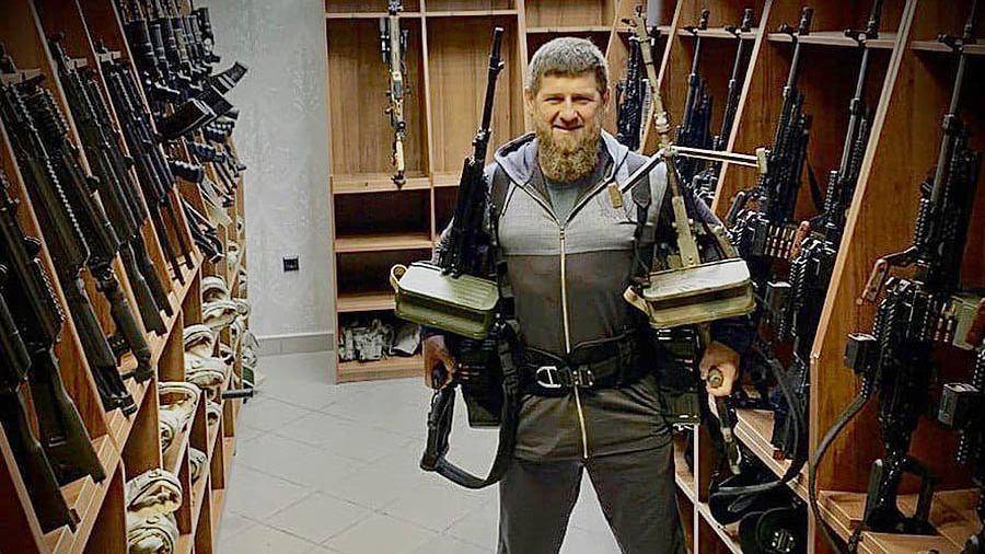 В Кремле оценили фото Кадырова с оружием