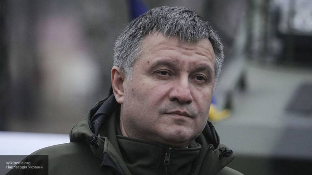 Министр МВД Украины Аваков прибыл в Луцк, где захвачен автобус