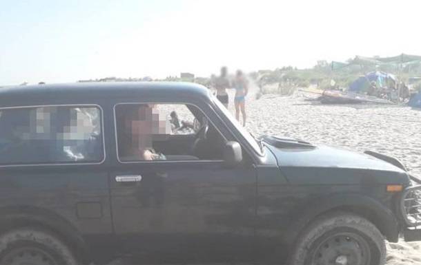 Пьяная женщина за рулем авто пыталась задавить отдыхающих на пляже