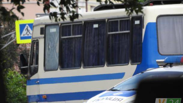 Нападавший в Луцке заявил, что в автобусе есть раненый