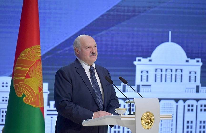 Лукашенко: Здесь надо жить, вас нигде не ждут, там будет не лучше. Подробности поездки Президента в Гомель