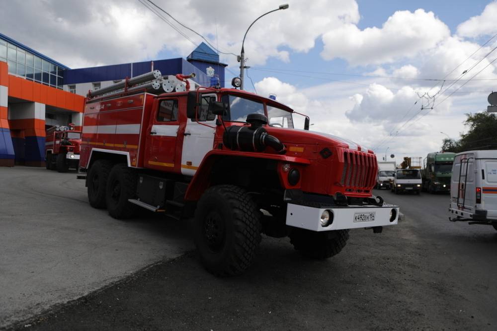 Огнеборцам из Новосибирской области подарили новые автомобили
