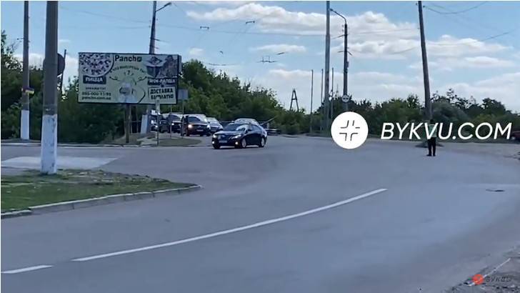 Жители Славянска сняла на видео кортеж Зеленского