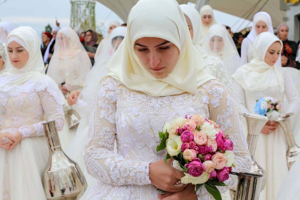 Глава Союза мусульманок Татарстана объяснила, почему 13-летнея девочка женилась на имаме: возник вопрос любви