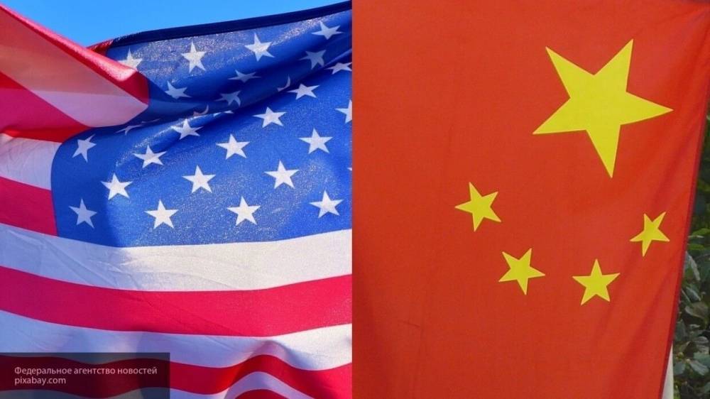 Китай "зеркально" потребовал от США закрыть генконсульство