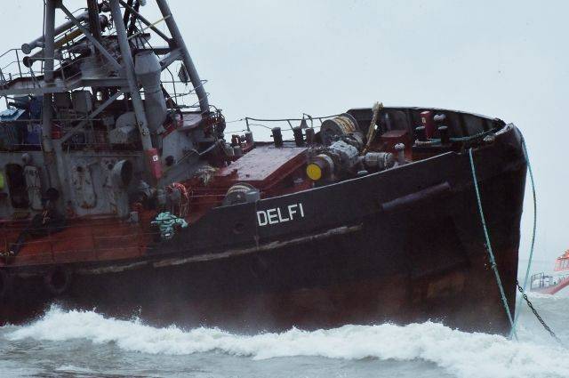 Возле Одессы разлилось топливо с затонувшего танкера «Делфи»
