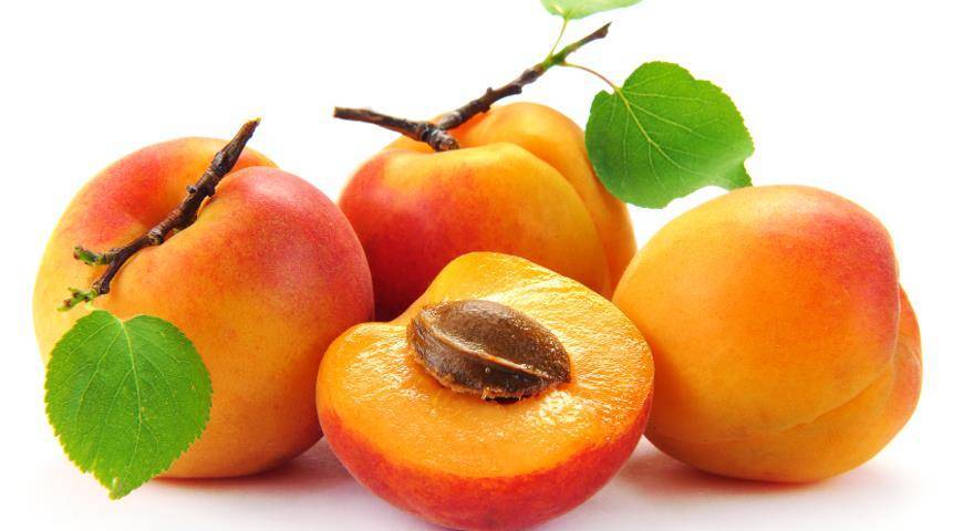 Сезон фруктов в Украине: за неделю абрикосы подорожали в 1,5 раза